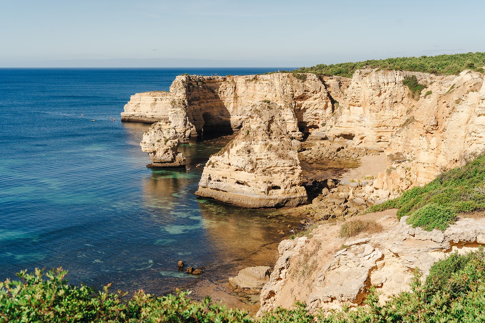 Praia da Marinha, Lagoa