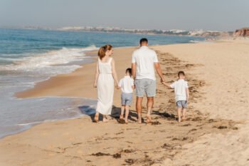 Algarve family photographer Family playing on the beach in Algarve